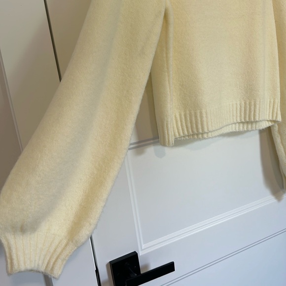 Lulu’s Crew Neck Cardigan Sweater Women Size Small Cream Bell Sleeve Top - Picture 3 of 7